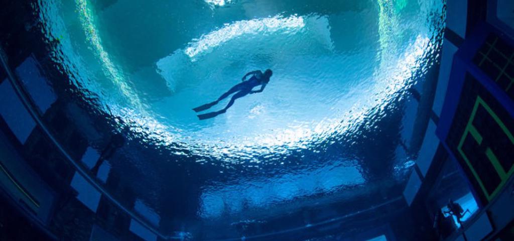 Στο Ντουμπάι η μεγαλύτερη και βαθύτερη πισίνα στον κόσμο Στο Ντουμπάι η μεγαλύτερη και βαθύτερη πισίνα στον κόσμο